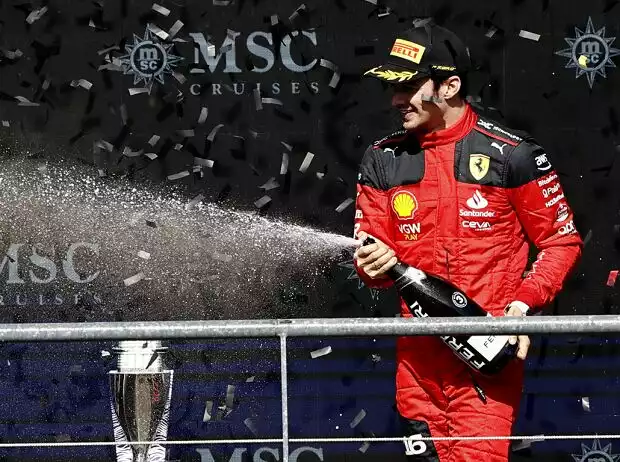 Charles Leclerc (Ferrari) feiert beim Formel-1-Rennen von Belgien 2023 Titel-Bild zur News: Charles Leclerc (Ferrari) feiert beim Formel-1-Rennen von Belgien 2023