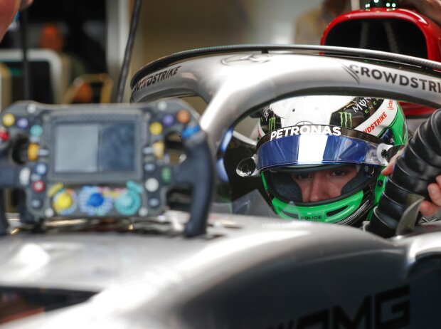 Titel-Bild zur News: Frederik Vesti (Mercedes W13) beim Young-Drivers-Test in Abu Dhabi 2022