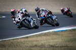 Loris Baz vor Scott Redding
