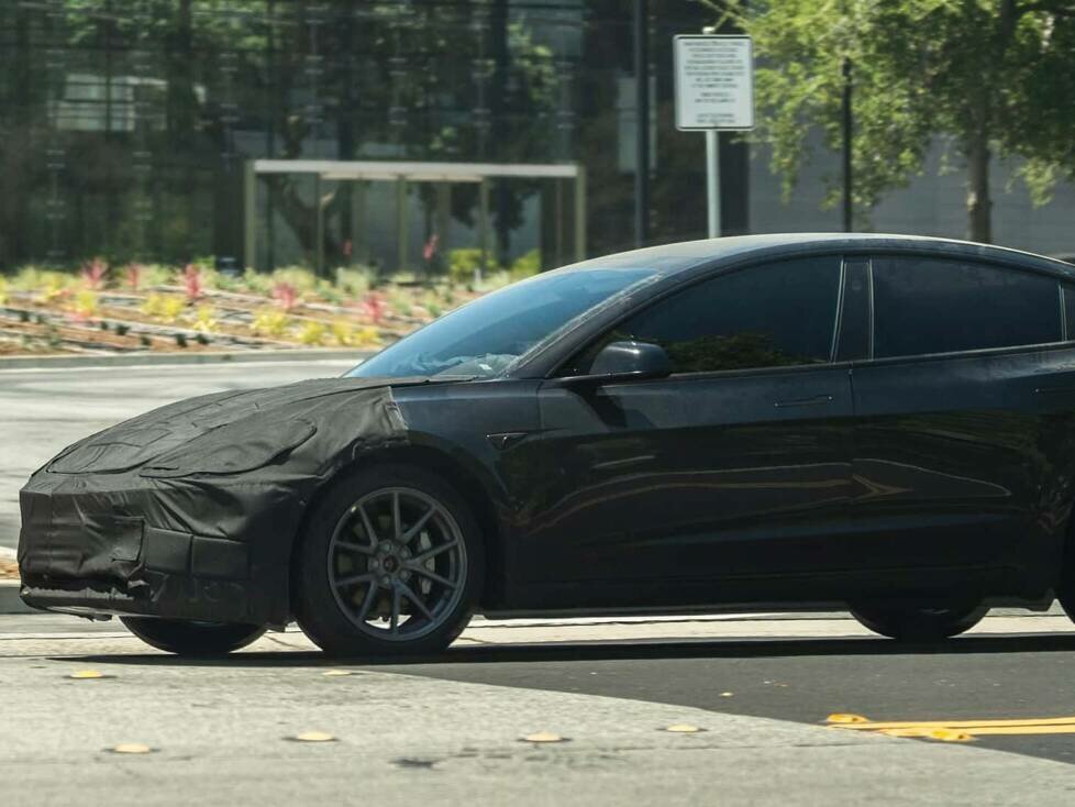 Tesla Model 3 Project Highland auf hochauflösenden Erlkönigaufnahmen