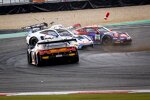 Unfall zwischen Christian Engelhart (Toksport-WRT-Porsche) und Ayhancan Güven (Bernhard-Porsche) 