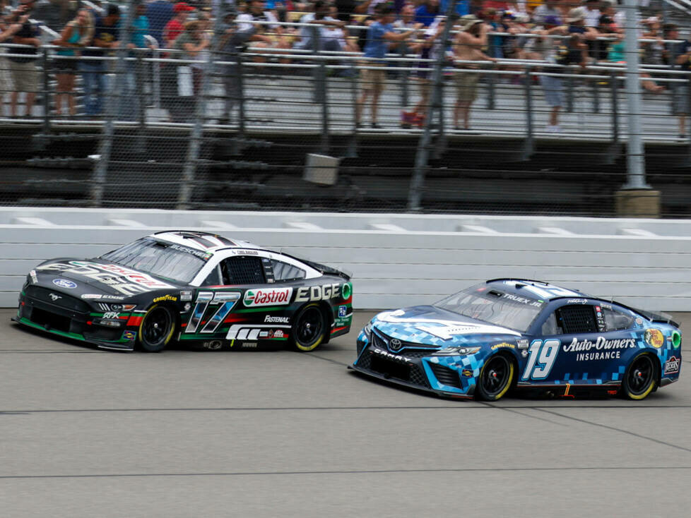 Chris Buescher, Martin Truex Jun.