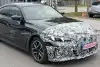 Bild zum Inhalt: BMW i4 (2024) erstmals als Prototyp mit Facelift gesichtet