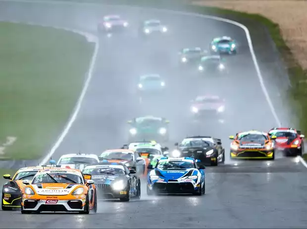 Die erste Saisonhälfte der ADAC GT4 Germany 2023 ging auf dem Nürburgring zu Ende Titel-Bild zur News: Die erste Saisonhälfte der ADAC GT4 Germany 2023 ging auf dem Nürburgring zu Ende