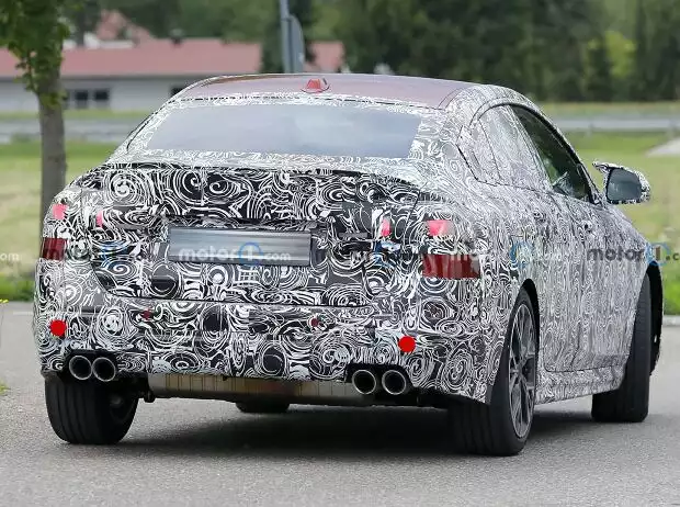 BMW 2er Gran Coupe als M235i xDrive-Erlkönig Titel-Bild zur News: BMW 2er Gran Coupe als M235i xDrive-Erlkönig