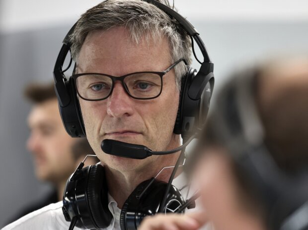 Mercedes-Technikchef James Allison in der Formel-1-Boxengasse