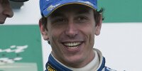 Toto Wolff auf dem Podium bei einem Autorennen