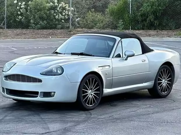 1993 Mazda MX-5 mit Aston Martin DB7 Bodykit Titel-Bild zur News: 1993 Mazda MX-5 mit Aston Martin DB7 Bodykit