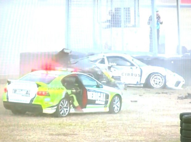 Titel-Bild zur News: Unfall in der Porsche Michelin Sprint Challenge auf dem Queensland Raceway