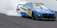 Bild zum Inhalt: NASCAR Indianapolis: Michael McDowell fährt sich mit Sieg in die Playoffs