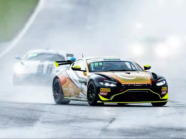 Ganz vorne: Der Aston Martin Vantage GT4 von Prosport Racing mit Hugo Sasse und Mike David Ortmann Titel-Bild zur News: Ganz vorne: Der Aston Martin Vantage GT4 von Prosport Racing mit Hugo Sasse und Mike David Ortmann