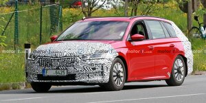 Skoda Octavia Facelift (2024): Erlkönigfotos mit Innenraum
