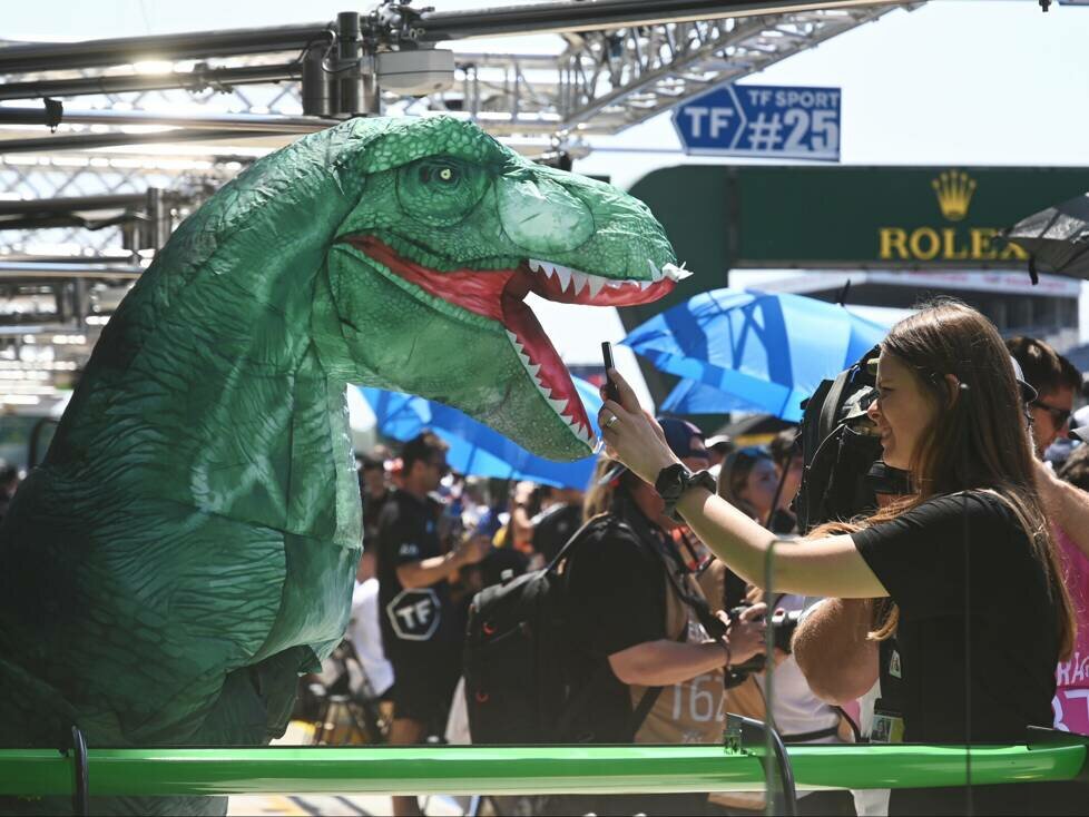 Maskottchen von AO Racing, Dinosaurier