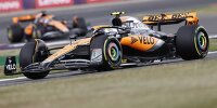 Lando Norris im McLaren MCL60 in Silverstone 2023 vor Oscar Piastri