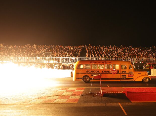 Jet-Dragster bei Nacht - ein heißes Spektakel!