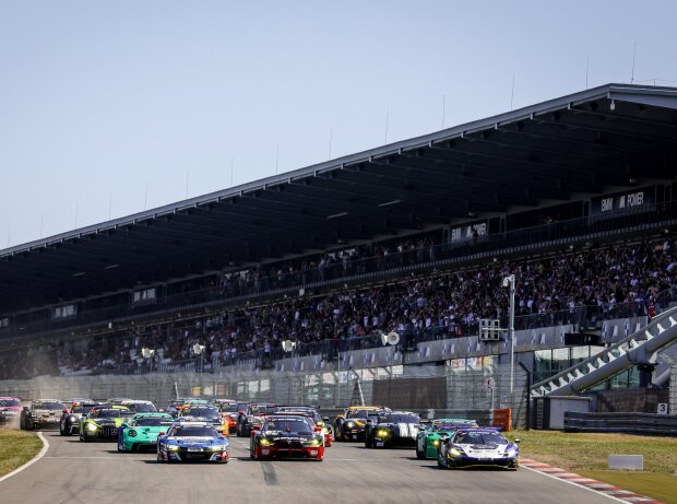 Die 12h Nürburgring sind am 9. und 10. September der Saisonhöhepunkt der Nürburgring Langstrecken-Serie Die 12h Nürburgring sind am 9. und 10. September der Saisonhöhepunkt der Nürburgring Langstrecken-Serie