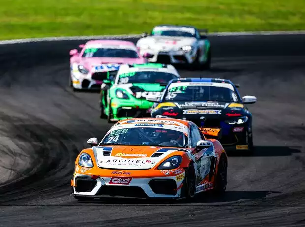 Wimmer Werk Motorsport mit dem Porsche 718 Cayman GT4 RS CS von Max Wimmer und Leo Pichler Titel-Bild zur News: Wimmer Werk Motorsport mit dem Porsche 718 Cayman GT4 RS CS von Max Wimmer und Leo Pichler