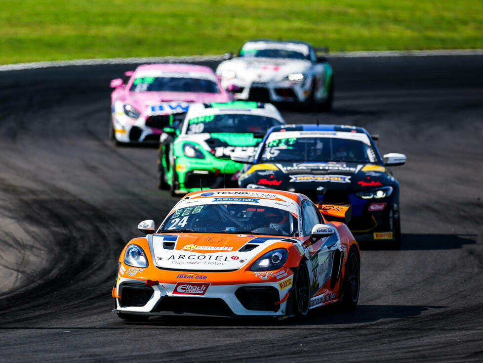 Wimmer Werk Motorsport mit dem Porsche 718 Cayman GT4 RS CS von Max Wimmer und Leo Pichler