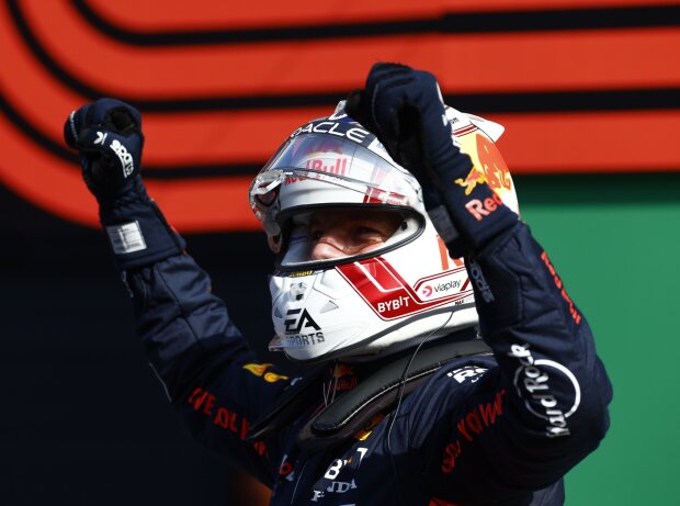 Titel-Bild zur News: Max Verstappen (Red Bull) jubelt über die Pole zum Formel-1-Rennen in Zandvoort 2023
