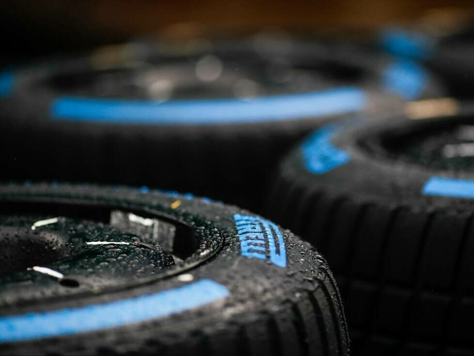 Pirelli-Full-Wet-Regenreifen