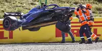 Das Unfallauto von Williams-Fahrer Logan Sargeant am Kranhaken in Zandvoort 2023