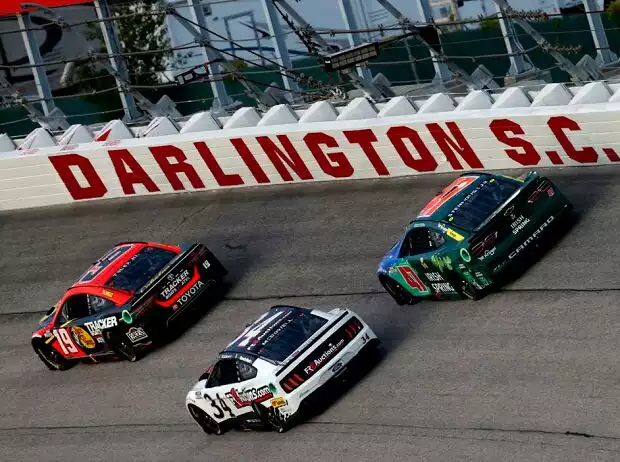 Martin Truex Jun., Michael McDowell, Ricky Stenhouse Titel-Bild zur News: Martin Truex Jun., Michael McDowell, Ricky Stenhouse