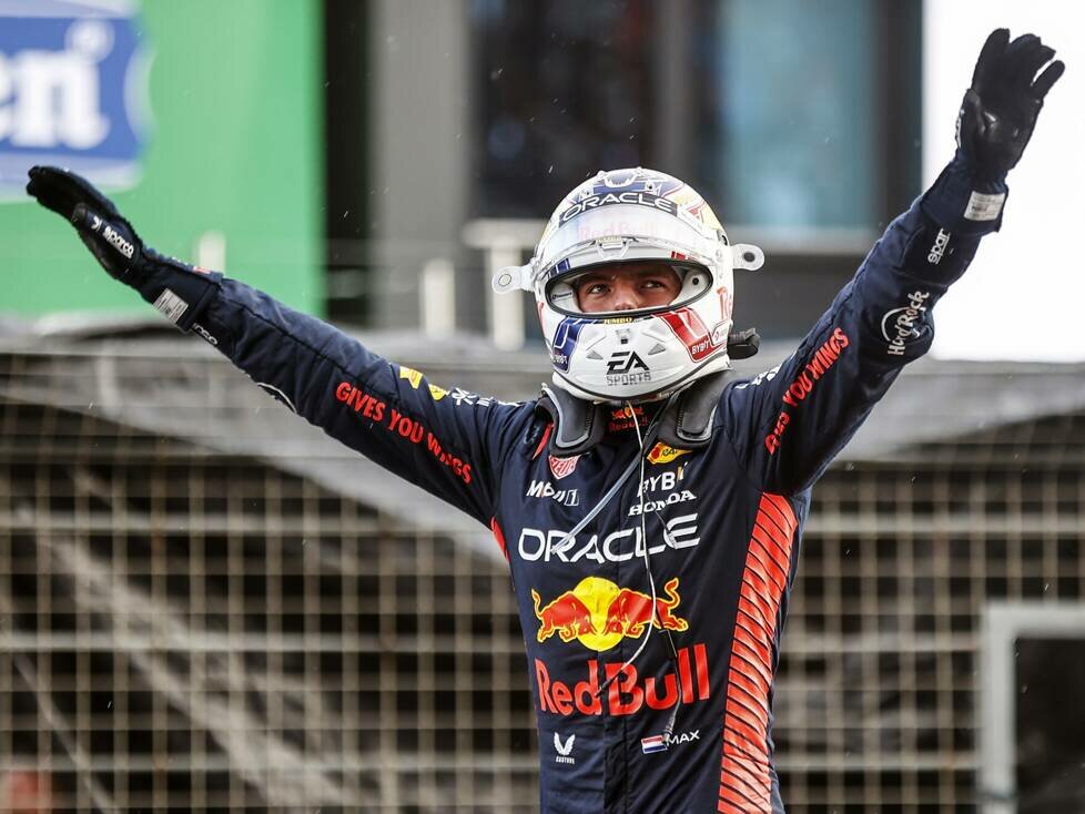 Max Verstappen feiert seinen Sieg beim Formel-1-Rennen in Zandvoort 2023