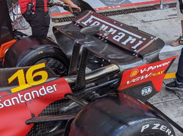 Titel-Bild zur News: Heckflügel am Ferrari SF-23 beim Formel-1-Rennen in Monza 2023
