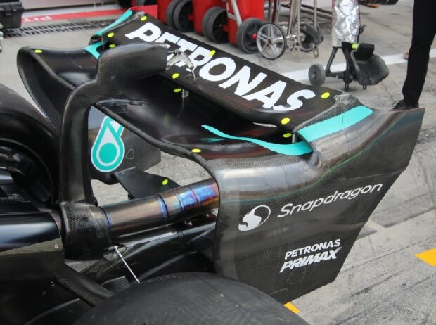 Heckflügel am Mercedes W14 beim Formel-1-Rennen in Monza 2023 Heckflügel am Mercedes W14 beim Formel-1-Rennen in Monza 2023
