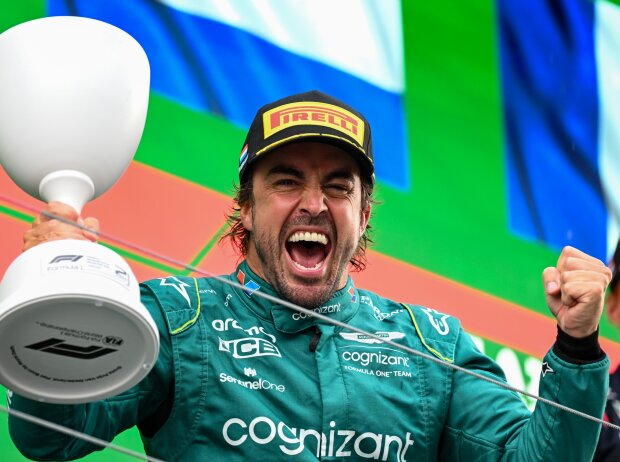 Titel-Bild zur News: Fernando Alonso machte auf dem Podium in Zandvoort eine große Ankündigung