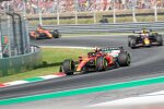 Carlos Sainz (Ferrari) und Max Verstappen (Red Bull) 