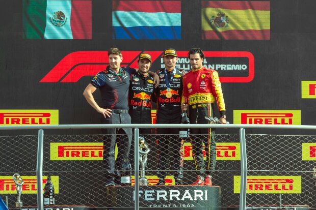 Max Verstappen Sergio Perez Carlos Sainz Ferrari Ferrari F1Red Bull Red Bull F1 ~Max Verstappen (Red Bull), Sergio Perez (Red Bull) und Carlos Sainz (Ferrari) ~ Max Verstappen Sergio Perez Carlos Sainz Ferrari Ferrari F1Red Bull Red Bull F1 ~Max Verstappen (Red Bull), Sergio Perez (Red Bull) und Carlos Sainz (Ferrari) ~