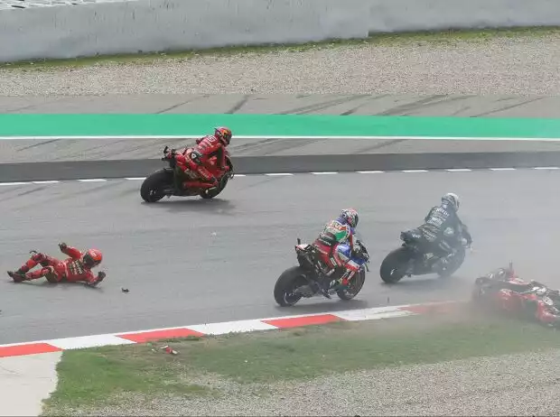 Sturz von Francesco Bagnaia beim GP Katalonien 2023 in Barcelona Titel-Bild zur News: Sturz von Francesco Bagnaia beim GP Katalonien 2023 in Barcelona