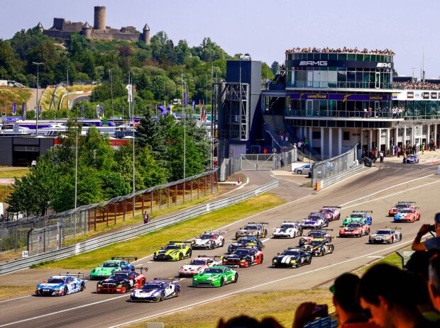Titel-Bild zur News: Start der NLS 2023 auf dem Nürburgring