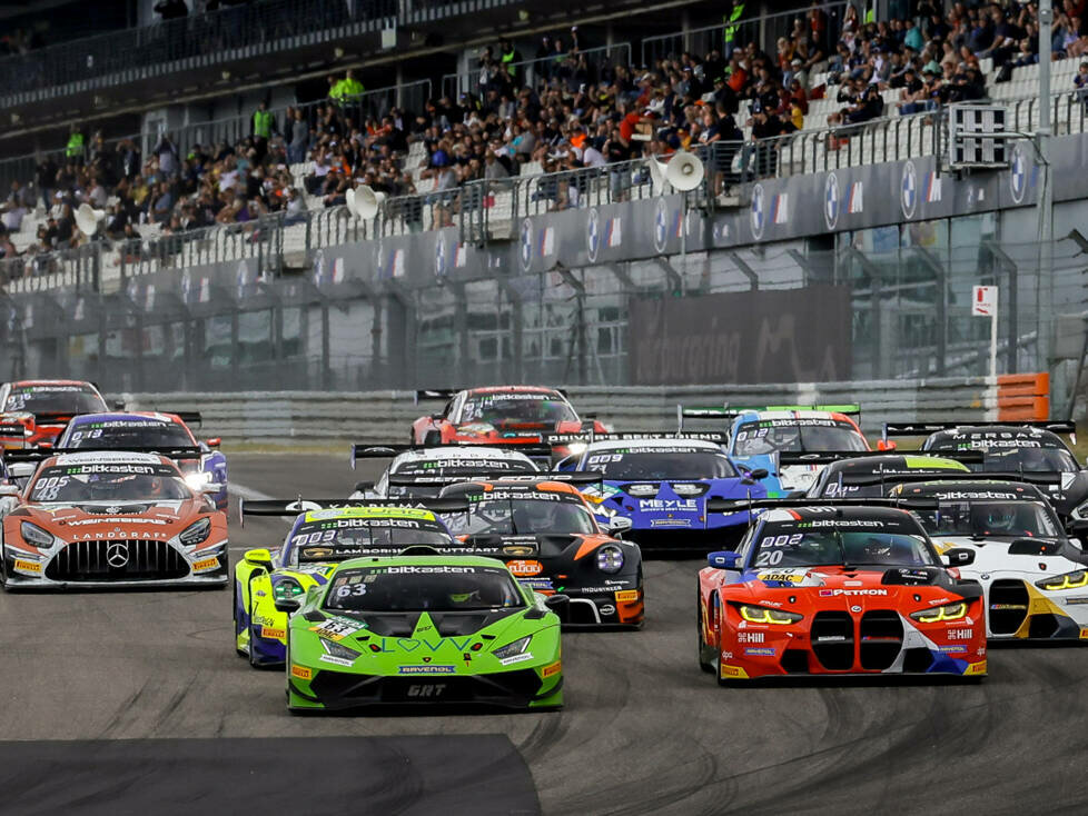 Start des ADAC GT Masters 2023 auf dem Nürburgring