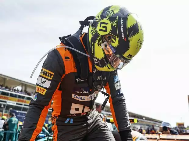 Titel-Bild zur News: Lando Norris steigt in seinen Formel-1-McLaren ein