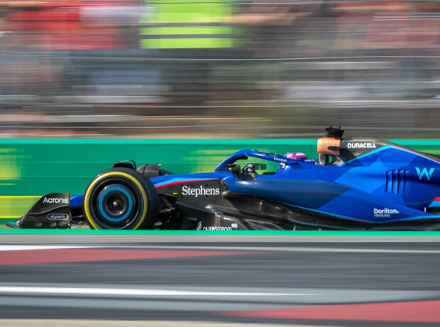Titel-Bild zur News: Alexander Albon im Williams FW45 der Formel-1-Saison 2023