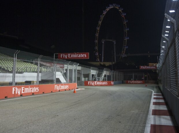 Titel-Bild zur News: Tribünen-Unterquerung auf der Formel-1-Strecke in Singapur
