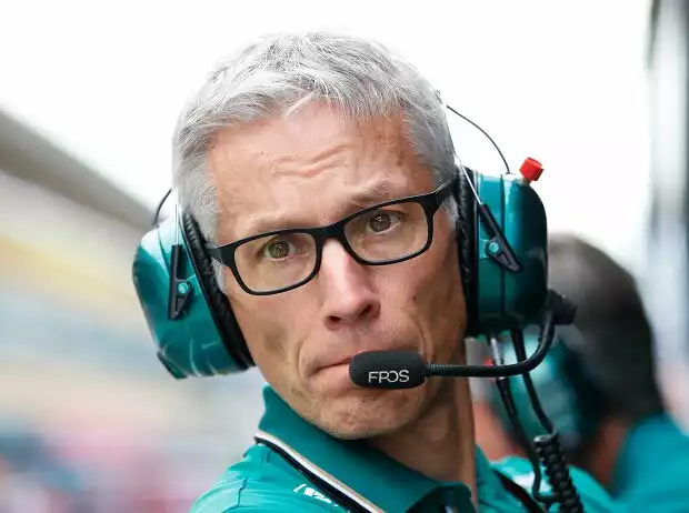 Aston-Martin-Teamchef Mike Krack an der Boxenmauer Titel-Bild zur News: Aston-Martin-Teamchef Mike Krack an der Boxenmauer