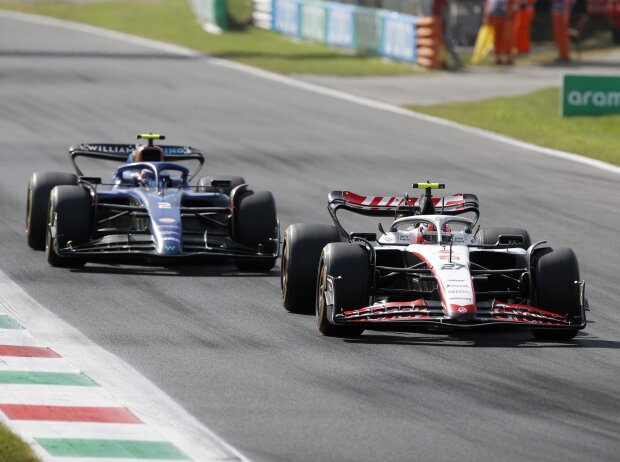 Titel-Bild zur News: Nico Hülkenberg (Haas VF-23) und Logan Sargeant (Williams FW45) beim Formel-1-Rennen in Monza 2023