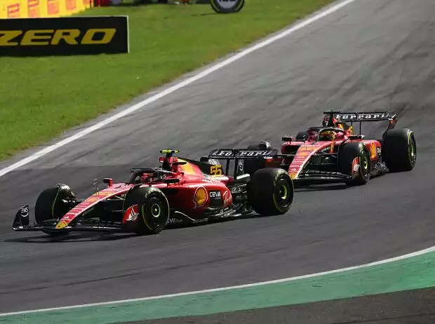 Carlos Sainz und Charles Leclerc (Ferrari SF-23) beim Formel-1-Rennen in Monza 2023 Titel-Bild zur News: Carlos Sainz und Charles Leclerc (Ferrari SF-23) beim Formel-1-Rennen in Monza 2023