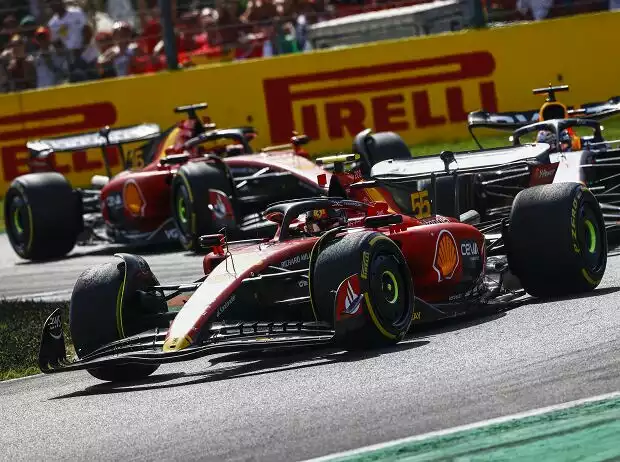 Titel-Bild zur News: Carlos Sainz vor Max Verstappen und Charles Leclerc beim Großen Preis von Italien 2023 in Monza