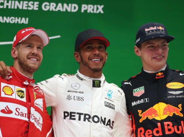 Titel-Bild zur News: Sebastian Vettel, Lewis Hamilton und Max Verstappen auf dem Formel-1-Podium