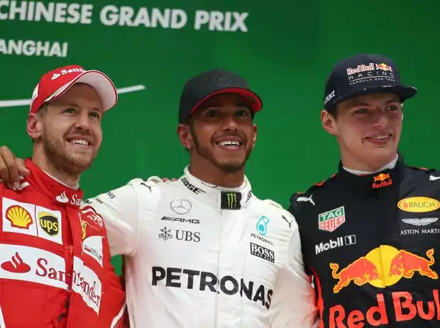 Sebastian Vettel, Lewis Hamilton und Max Verstappen auf dem Formel-1-Podium Titel-Bild zur News: Sebastian Vettel, Lewis Hamilton und Max Verstappen auf dem Formel-1-Podium
