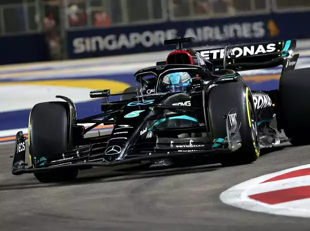 George Russell im Mercedes W14 beim Formel-1-Rennen in Singapur 2023 Titel-Bild zur News: George Russell im Mercedes W14 beim Formel-1-Rennen in Singapur 2023