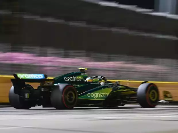 Fernando Alonso (Aston Martin AMR23) im Qualifying zum Formel-1-Rennen in Singapur 2023 Titel-Bild zur News: Fernando Alonso (Aston Martin AMR23) im Qualifying zum Formel-1-Rennen in Singapur 2023