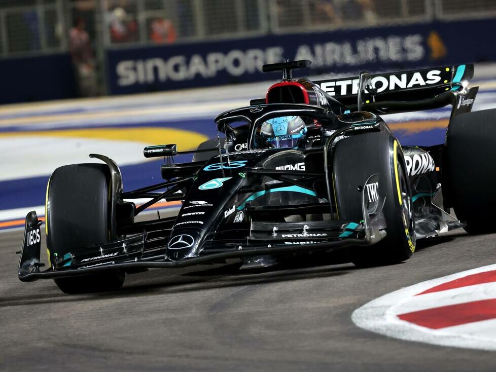 George Russell im Mercedes W14 beim Formel-1-Rennen in Singapur 2023