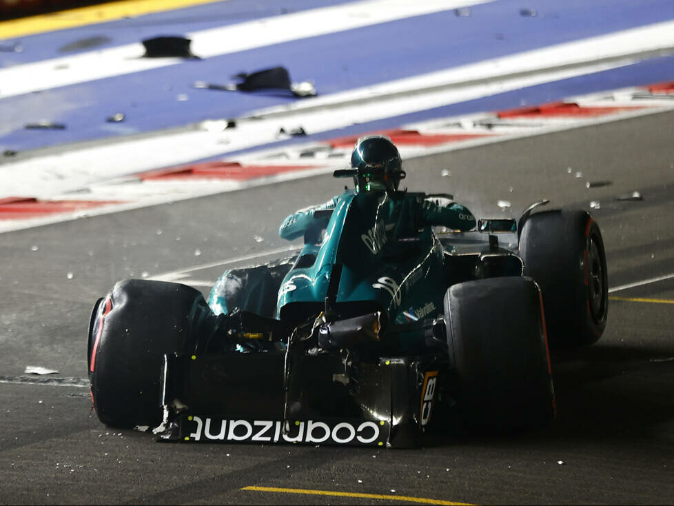 Lance Stroll (Aston Martin AMR23) verunfallt im Qualifying zum Formel-1-Rennen in Singapur 2023