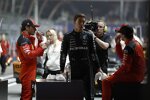 Carlos Sainz (Ferrari), George Russell (Mercedes) und Charles Leclerc (Ferrari) 