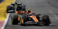 Lando Norris im McLaren mit einem Mercedes im Rückspiegel in Singapur